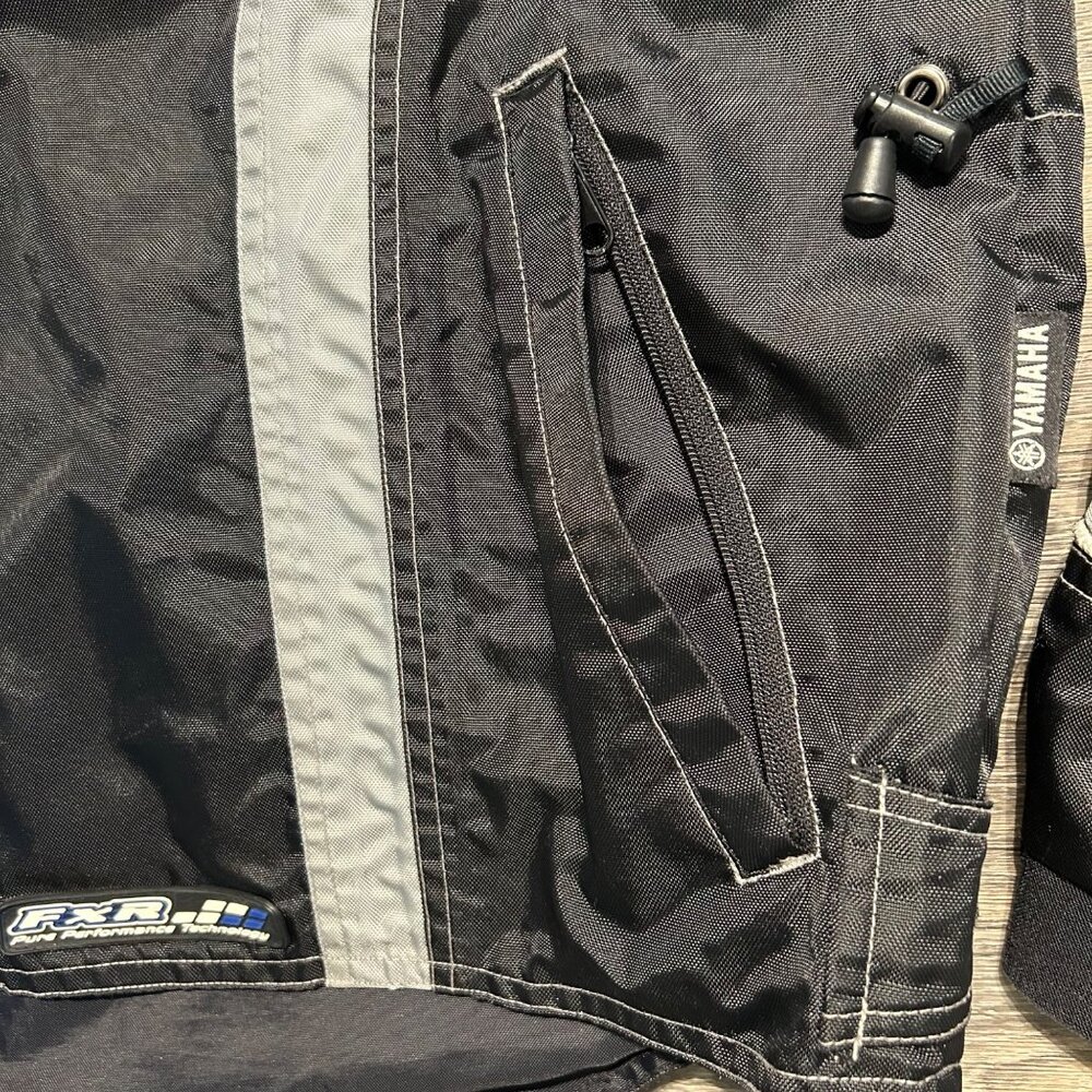 VTG Yamaha Racing Team FXR Jacket Silver Black Made in Korea Size LT Motorsport - Picture 4 of 16